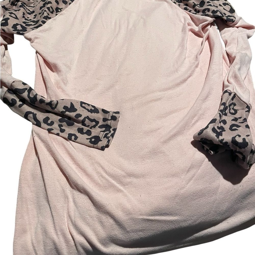 Boutique Pink Long Sleeve Top with Leopard Print Accents size medium